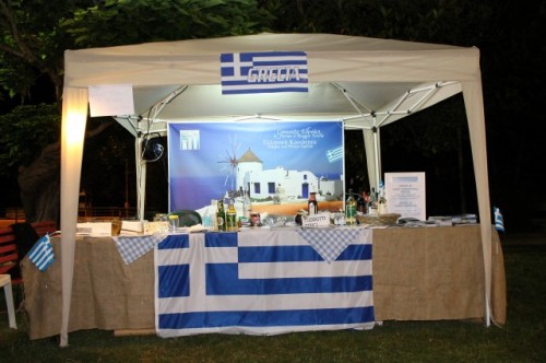 STAND COMUNITA ELLENICA PR FESTA MULTICULTURALE 2013 b